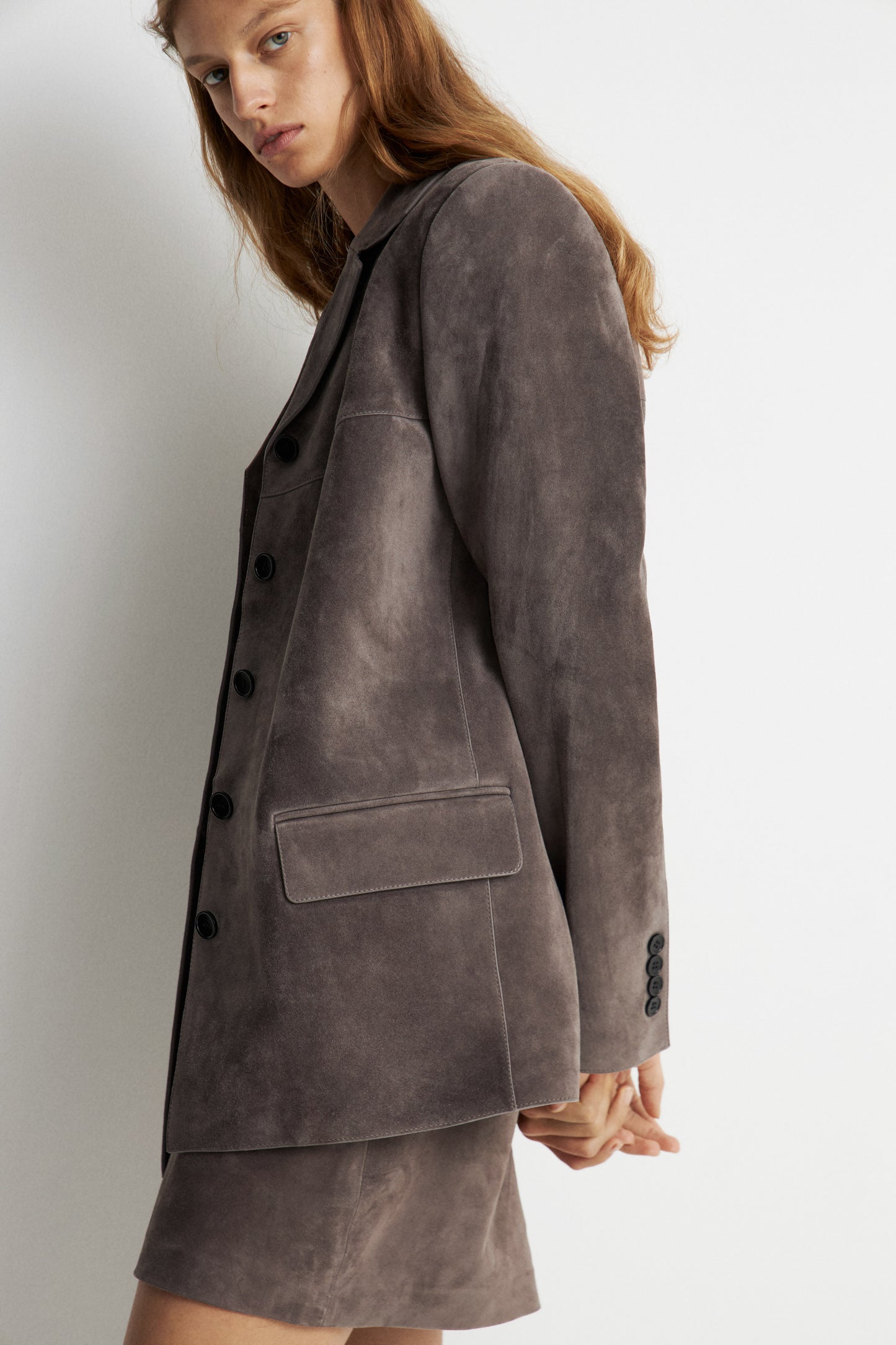 DARK BROWN
