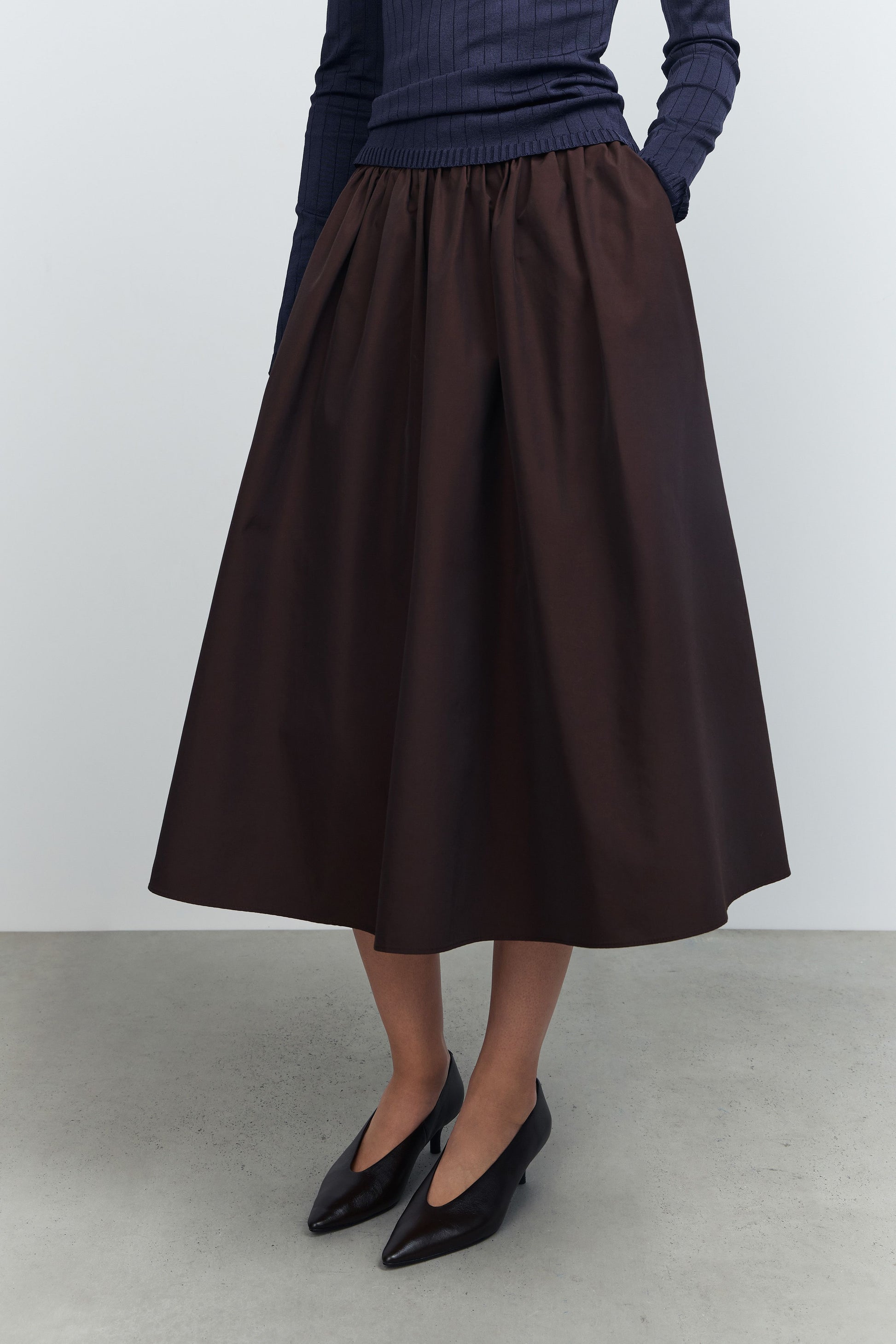 DARK BROWN