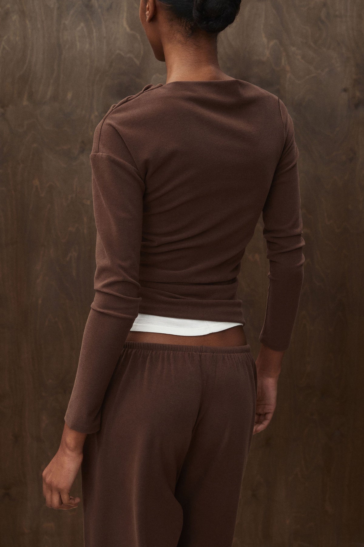 DARK BROWN