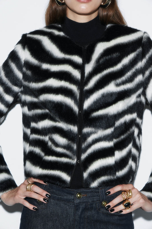 BLACK/WHITE