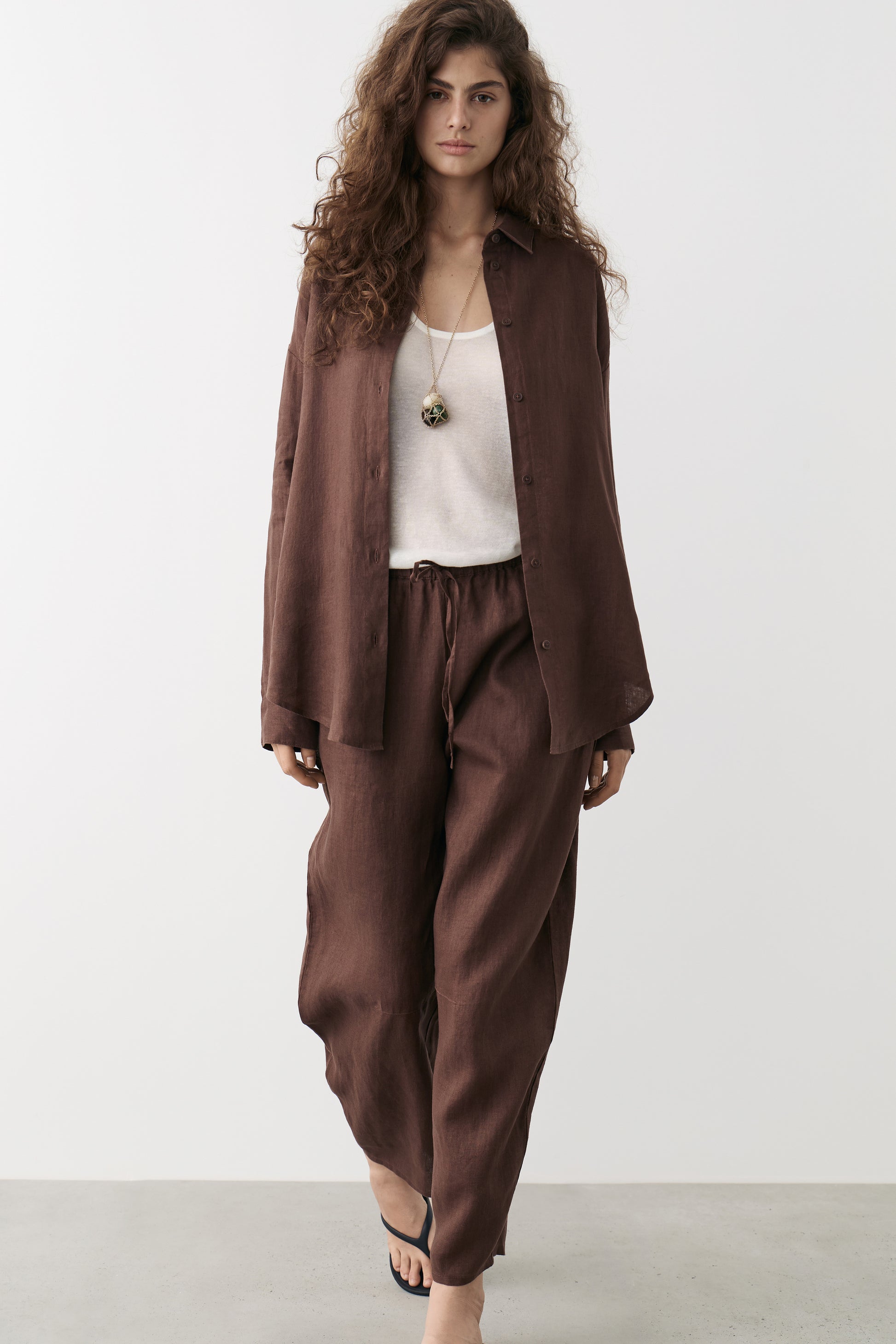DARK BROWN