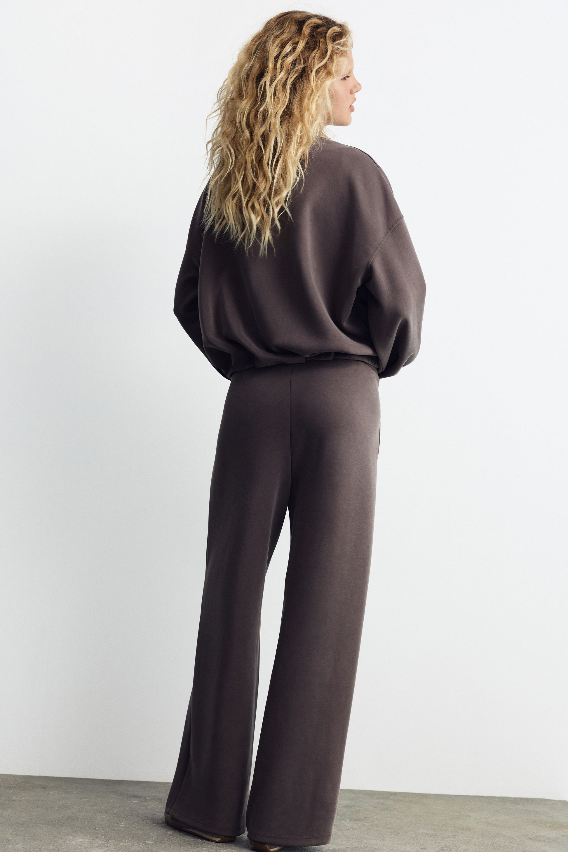DARK BEIGE