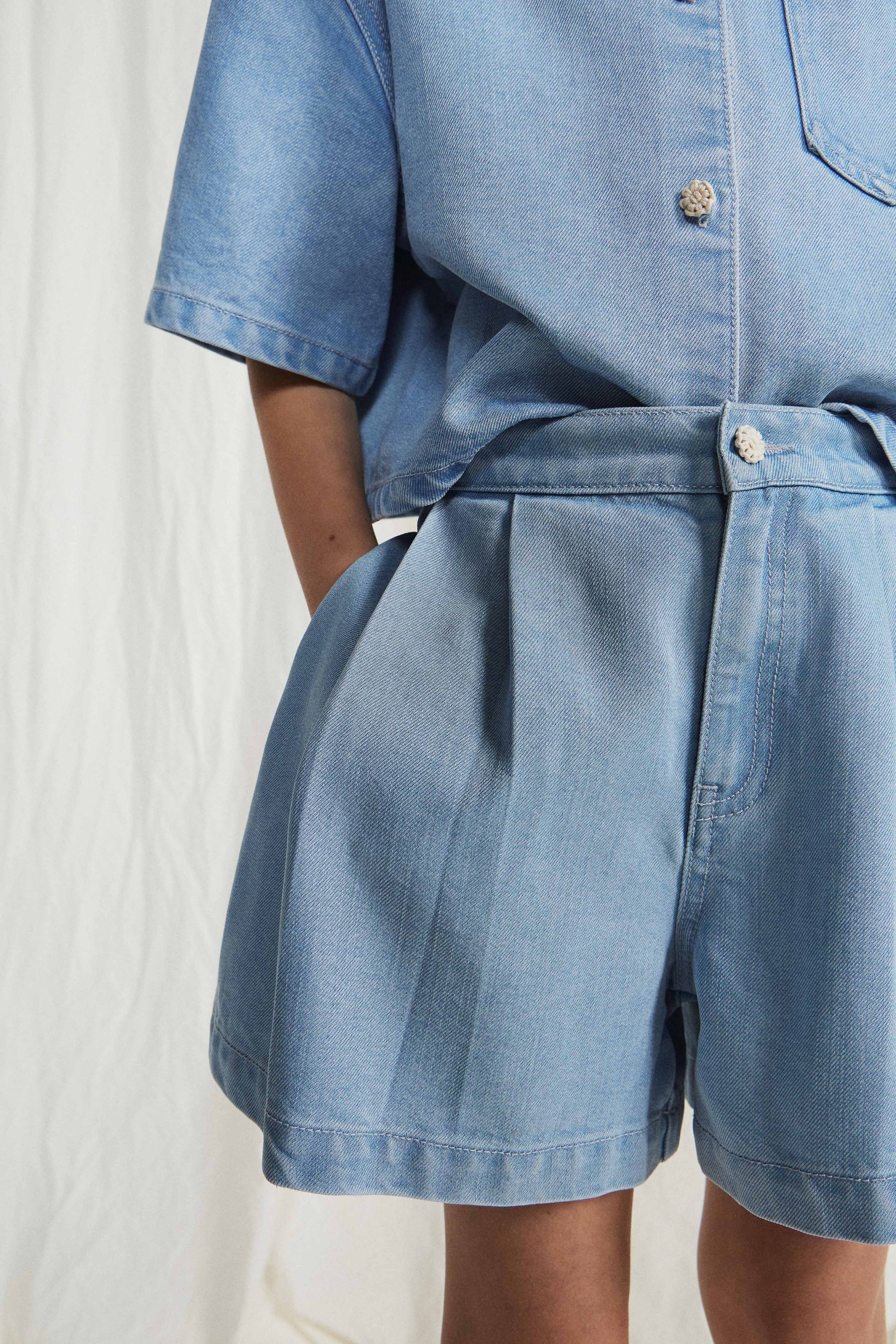 LIGHT BLUE