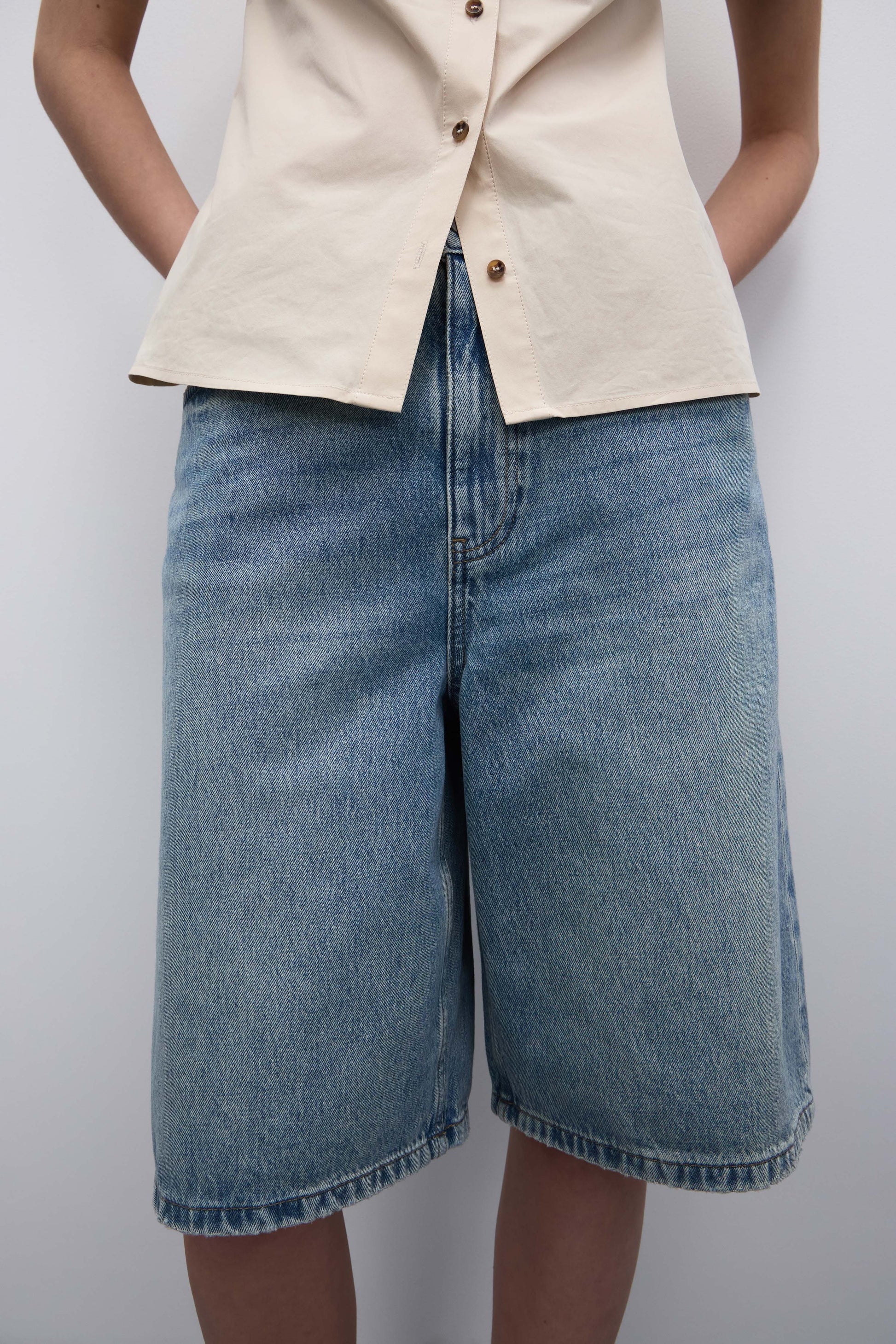 ANTIQUE BLUE