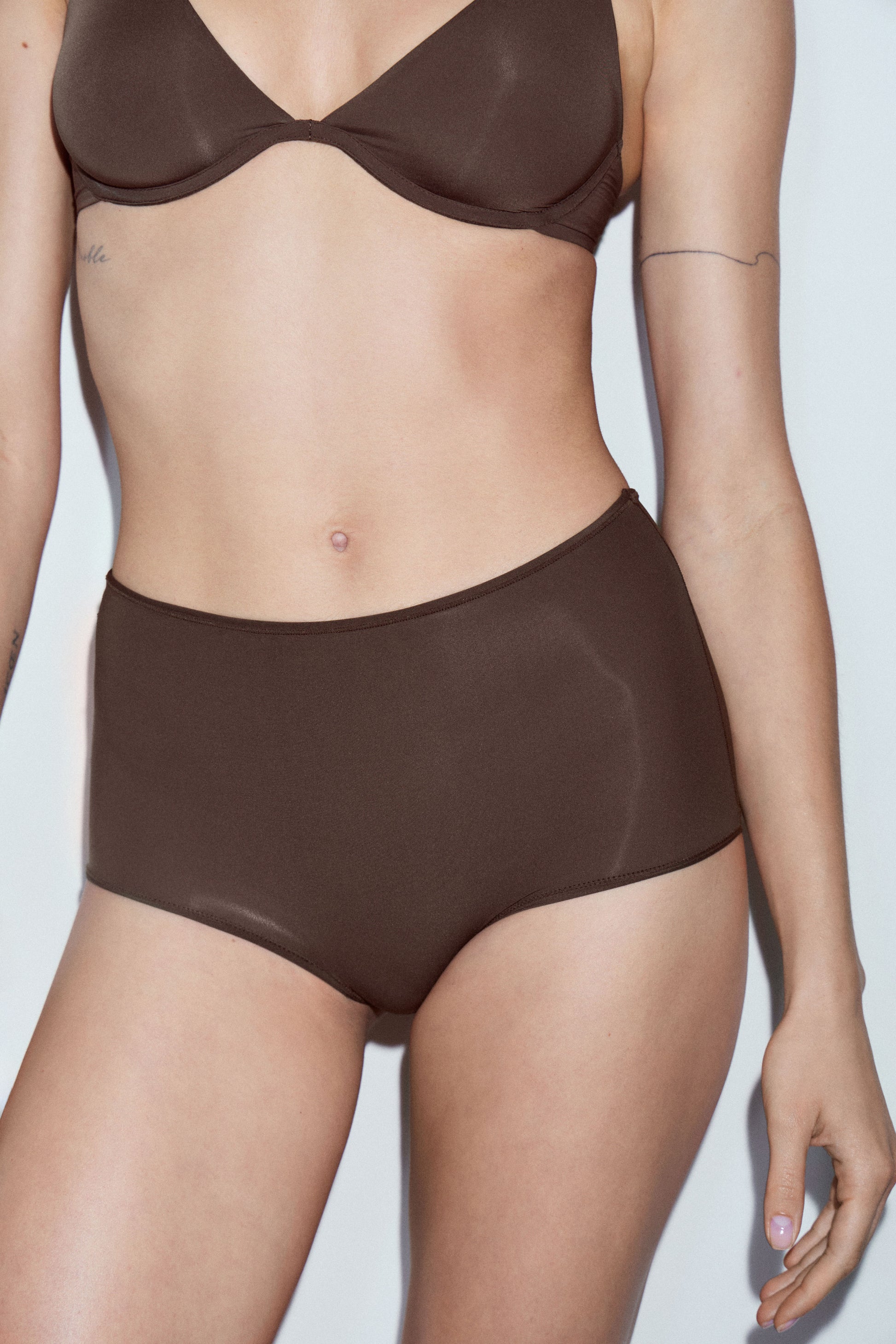 DARK BROWN