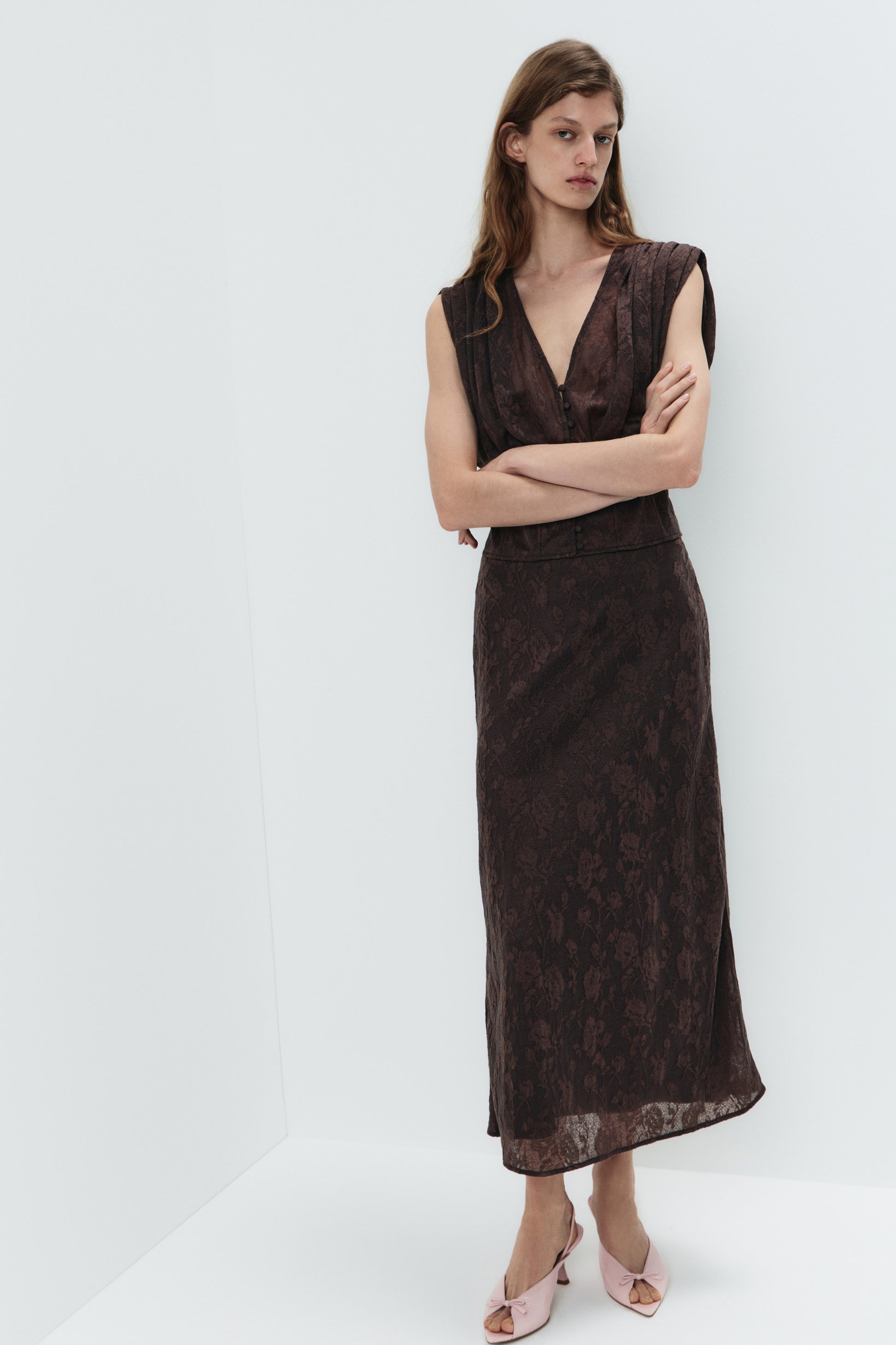 DARK BROWN
