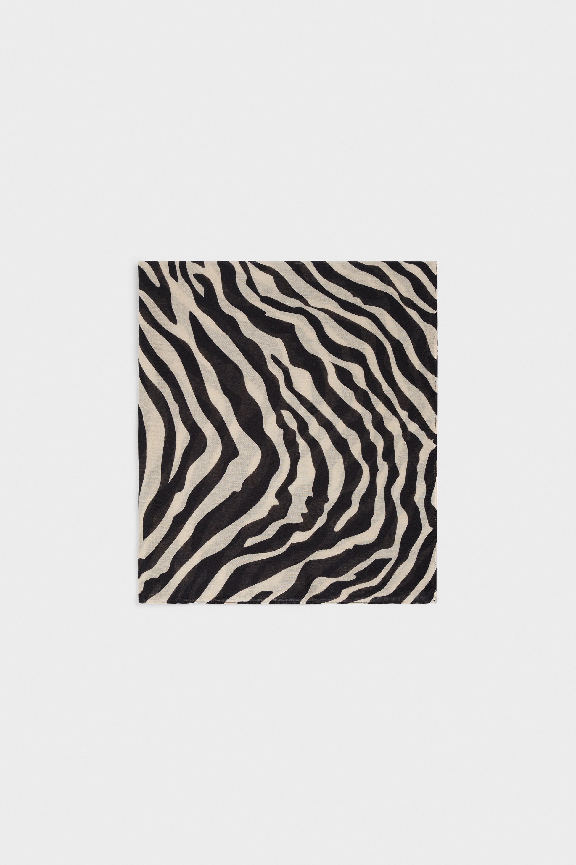 BLACK/WHITE