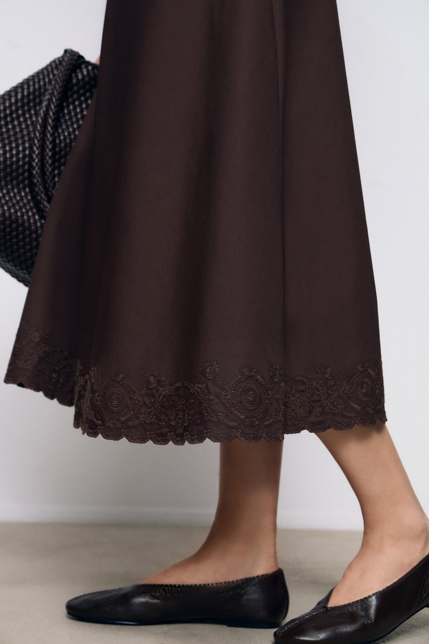 DARK BROWN