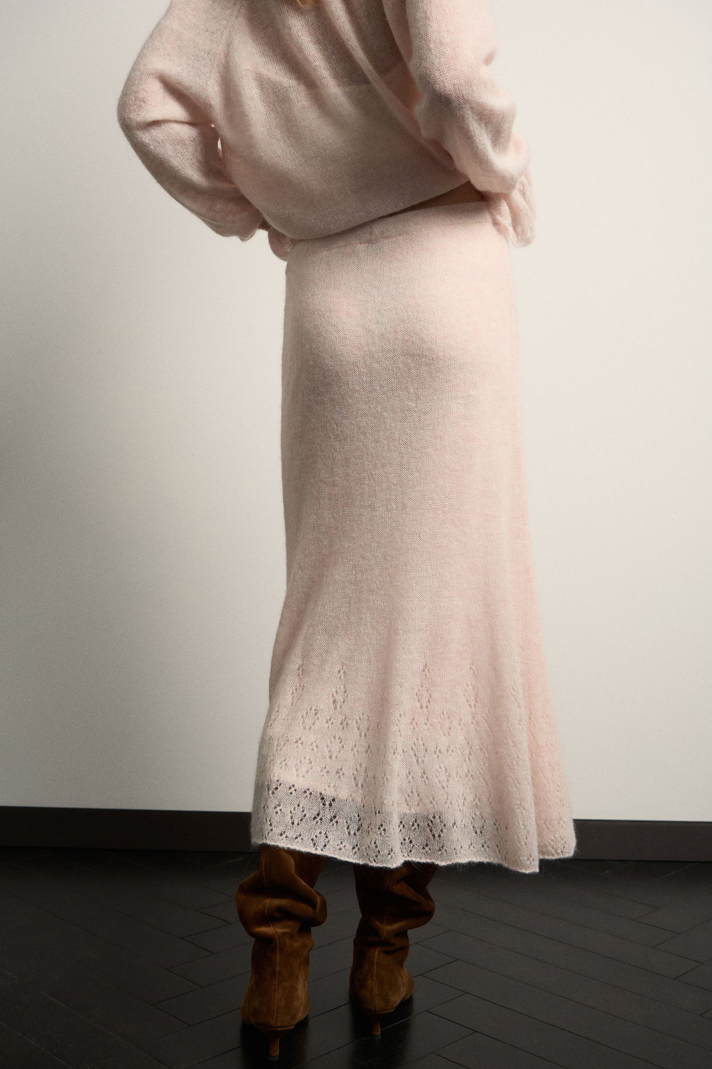 LIGHT PINK