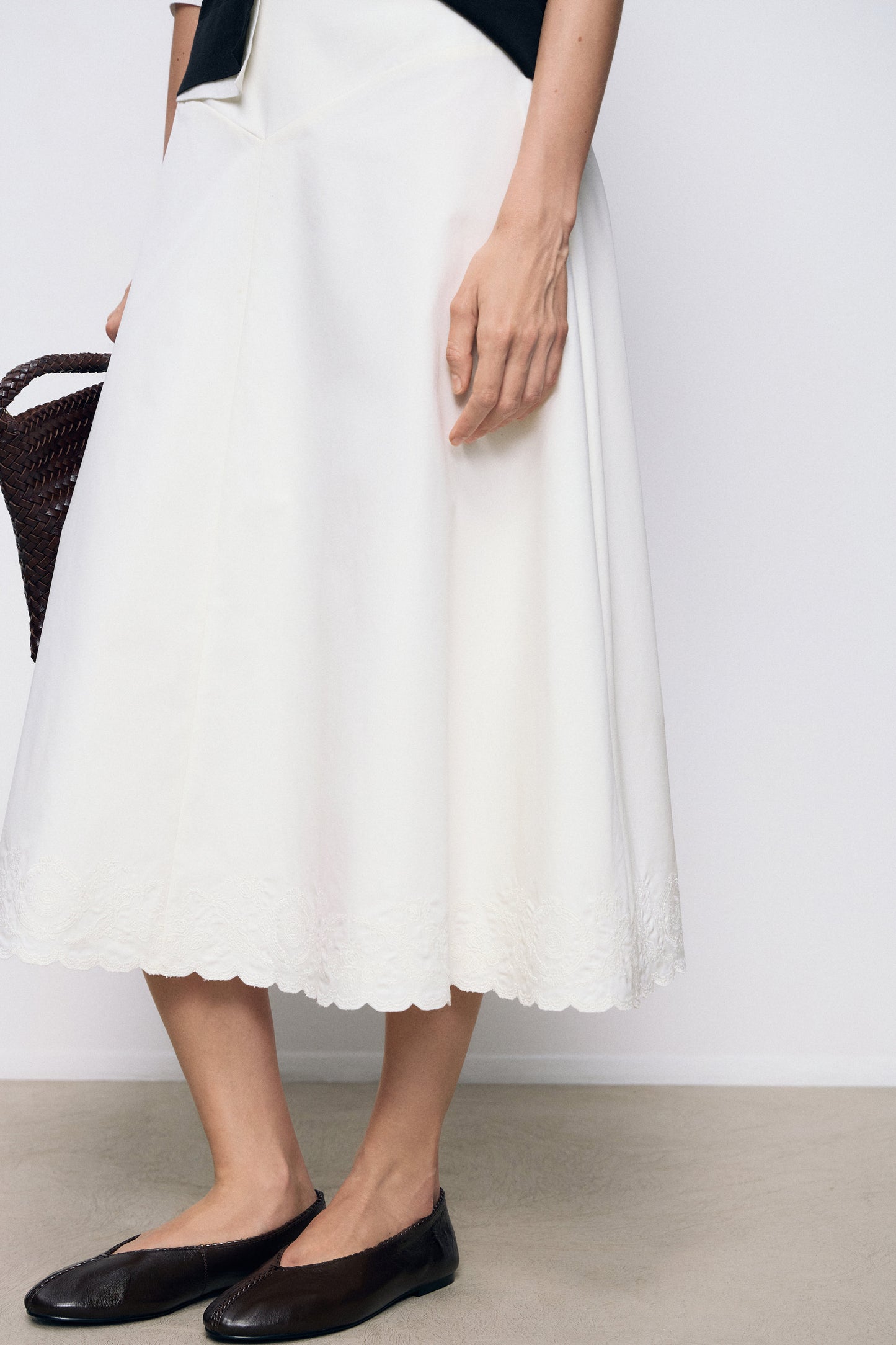 EMBROIDERY-DETAIL COTTON SKIRT