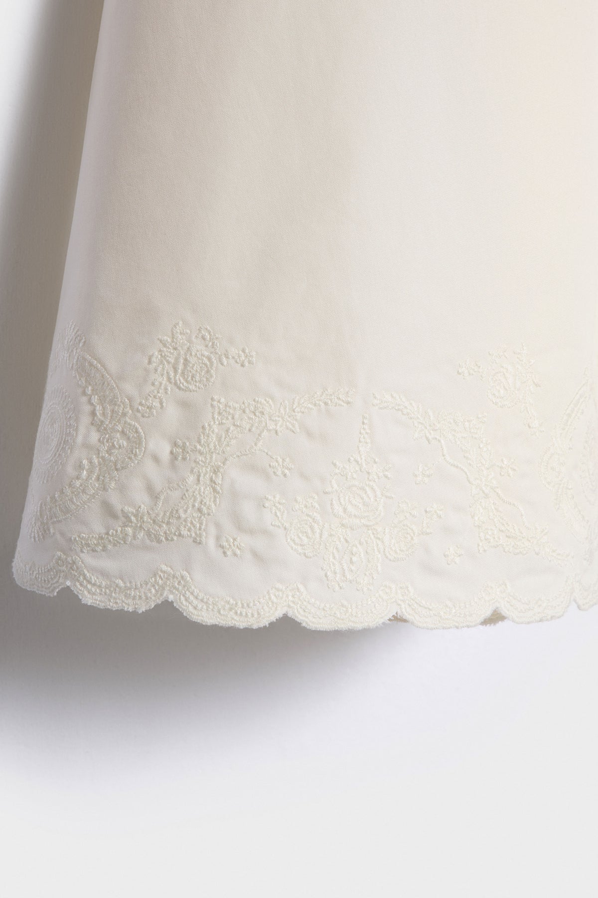 EMBROIDERY-DETAIL COTTON SKIRT
