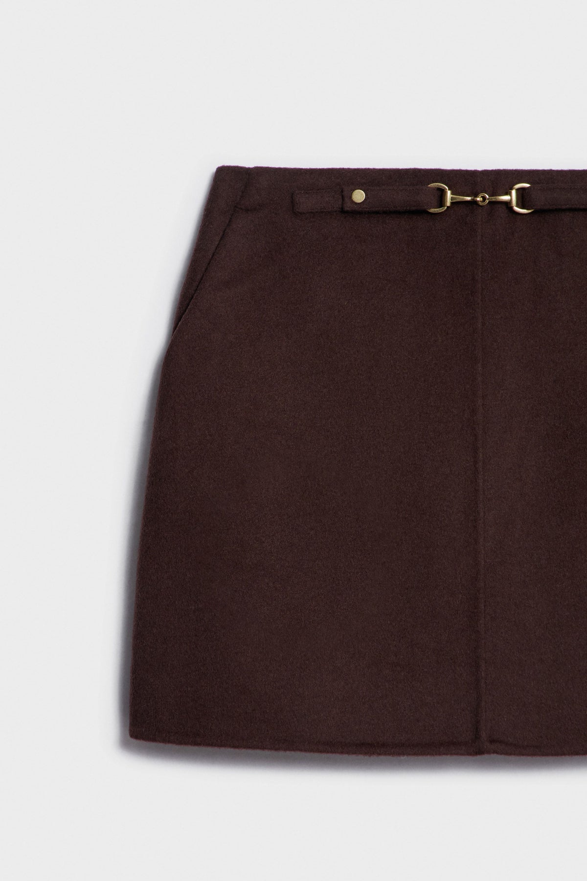DARK BROWN