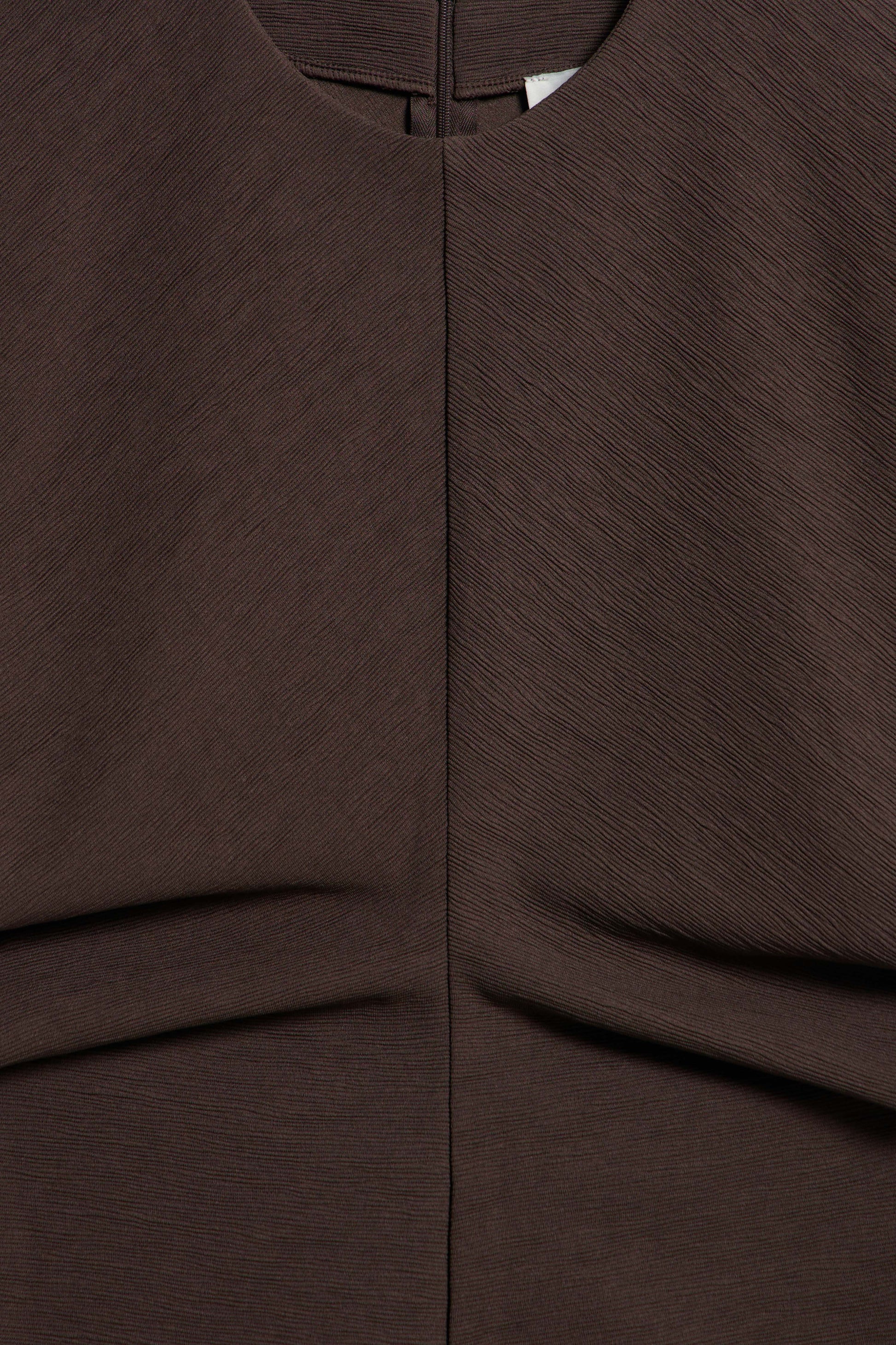 DARK BEIGE