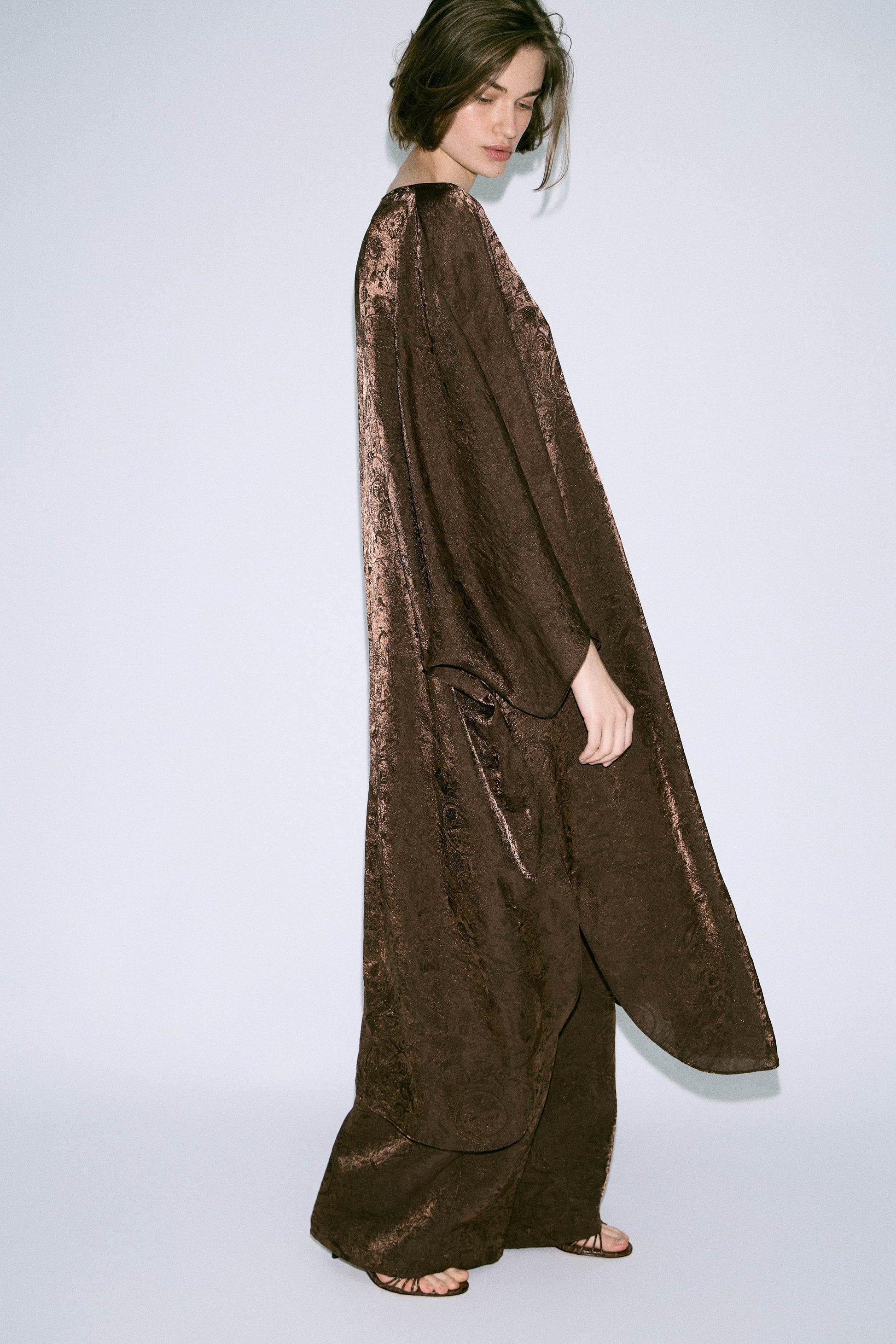 DARK BROWN