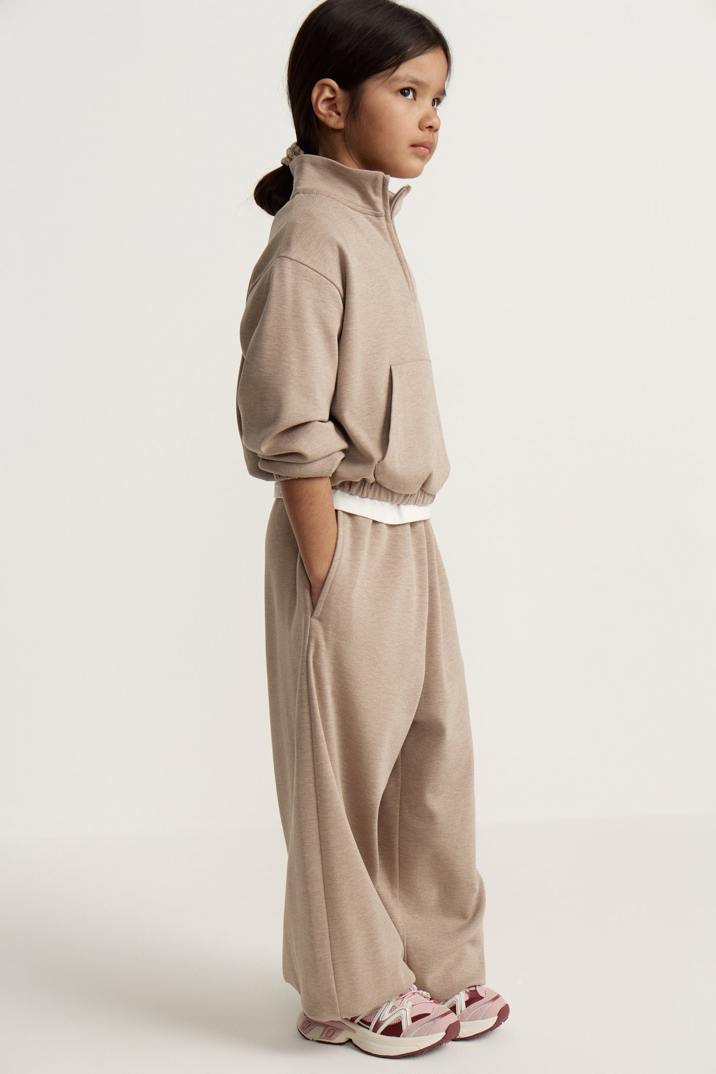 GREY BEIGE