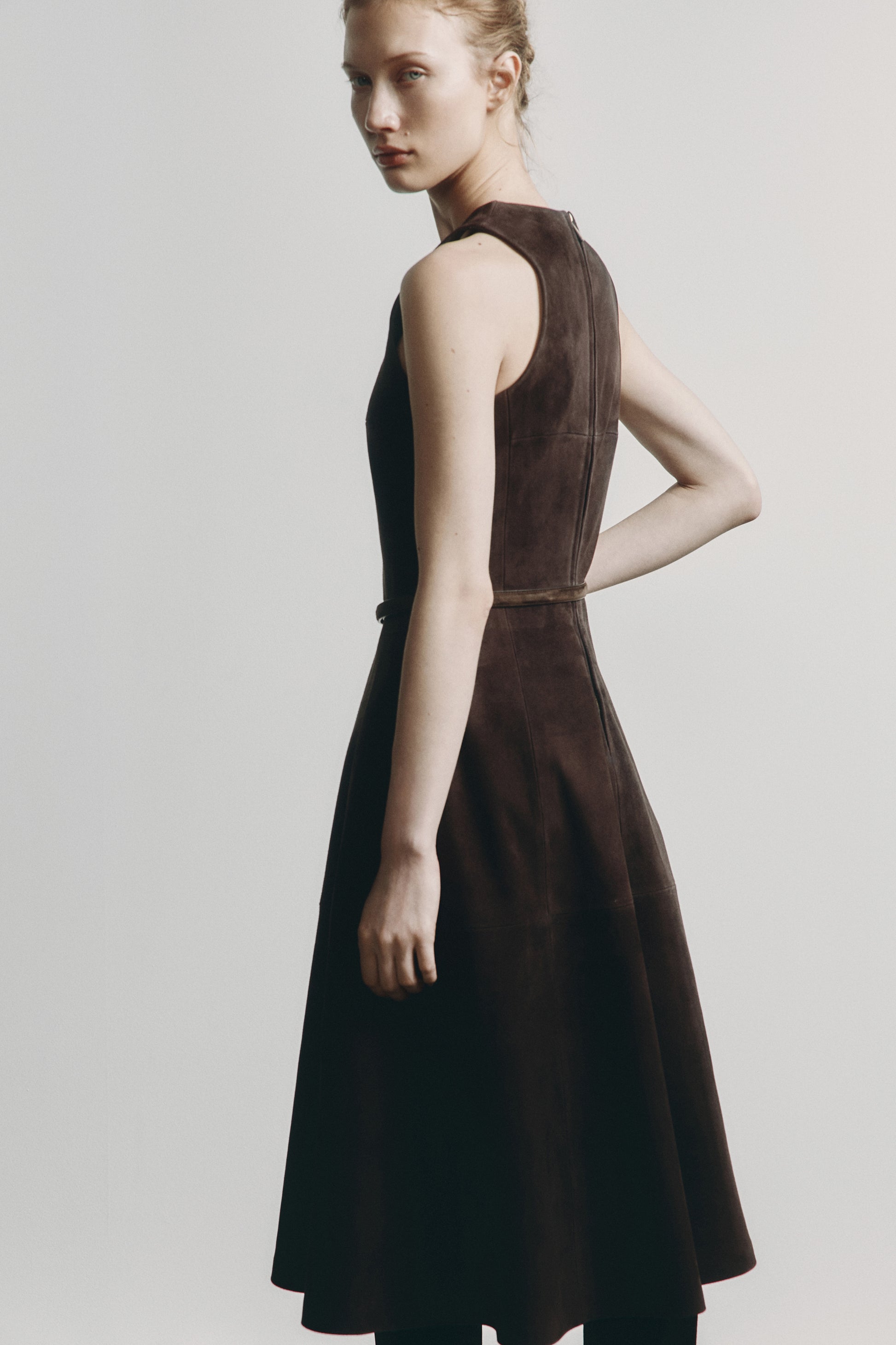 DARK BROWN