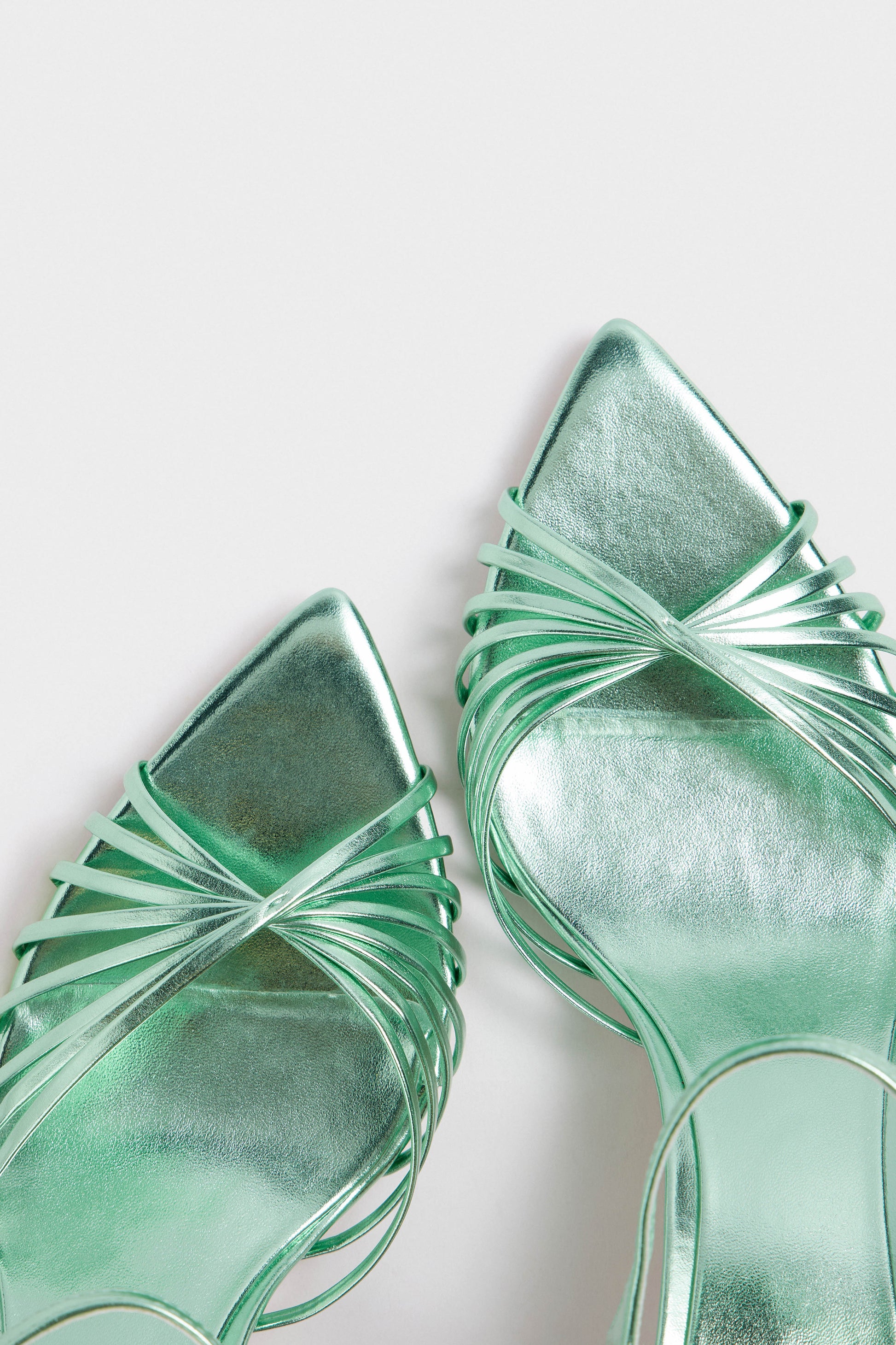 LIGHT GREEN