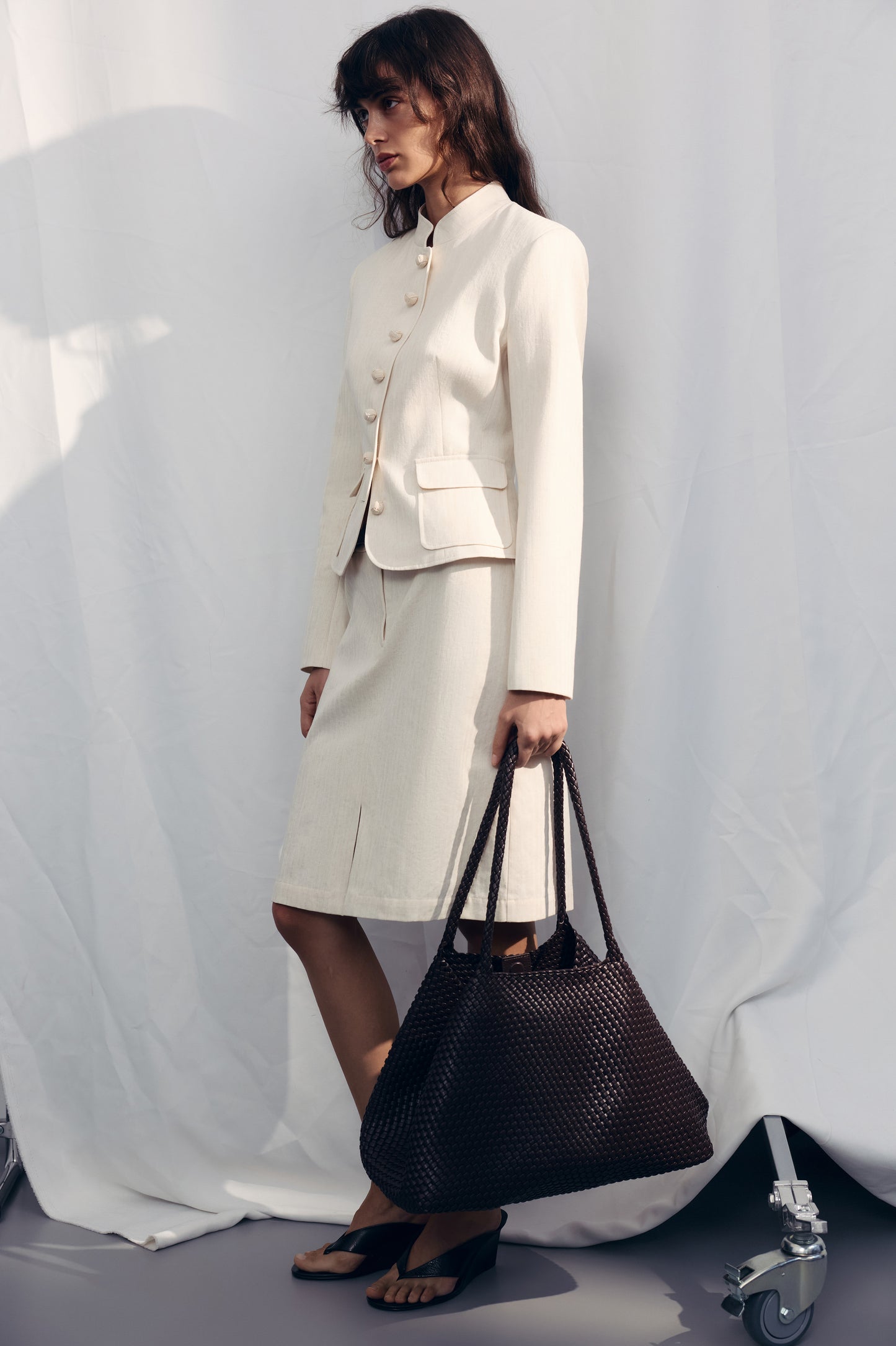 DARK BROWN