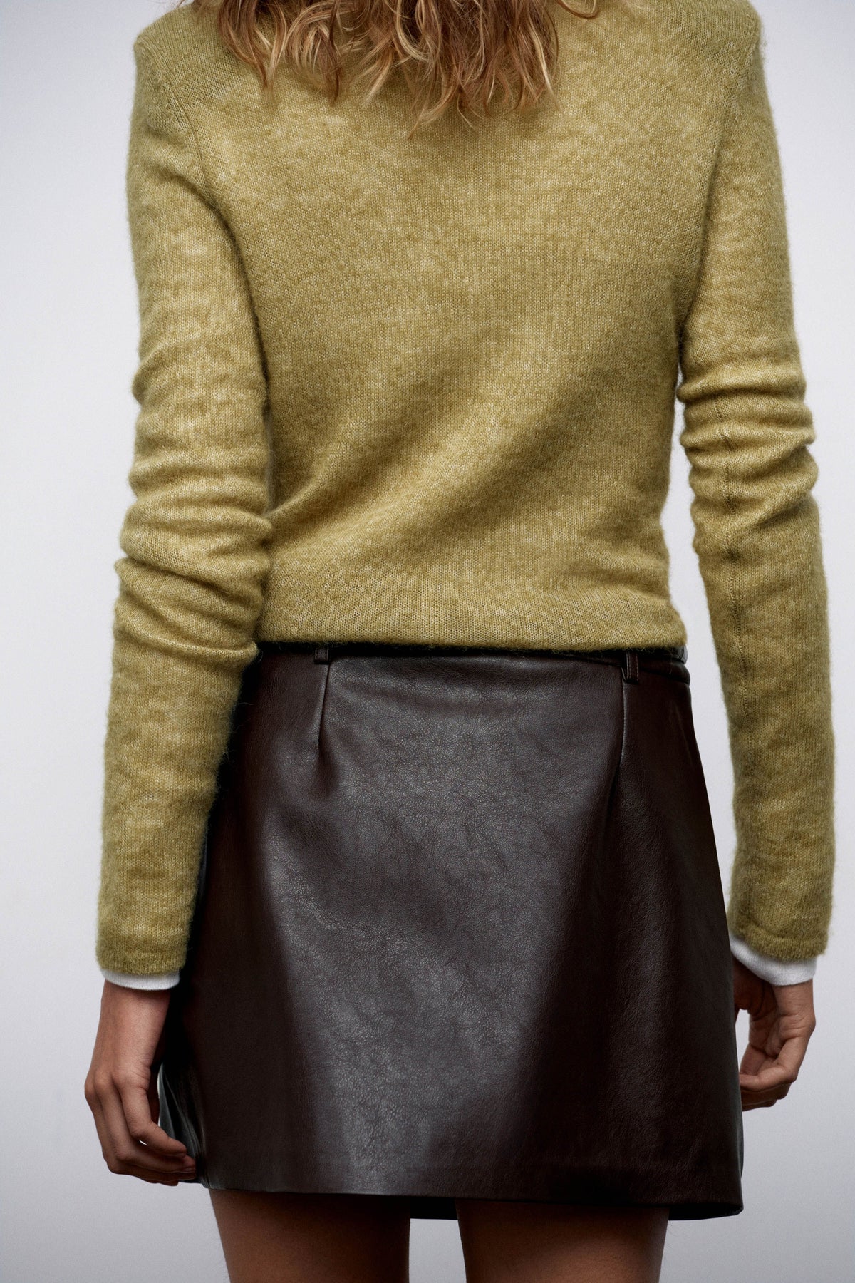 DARK BROWN