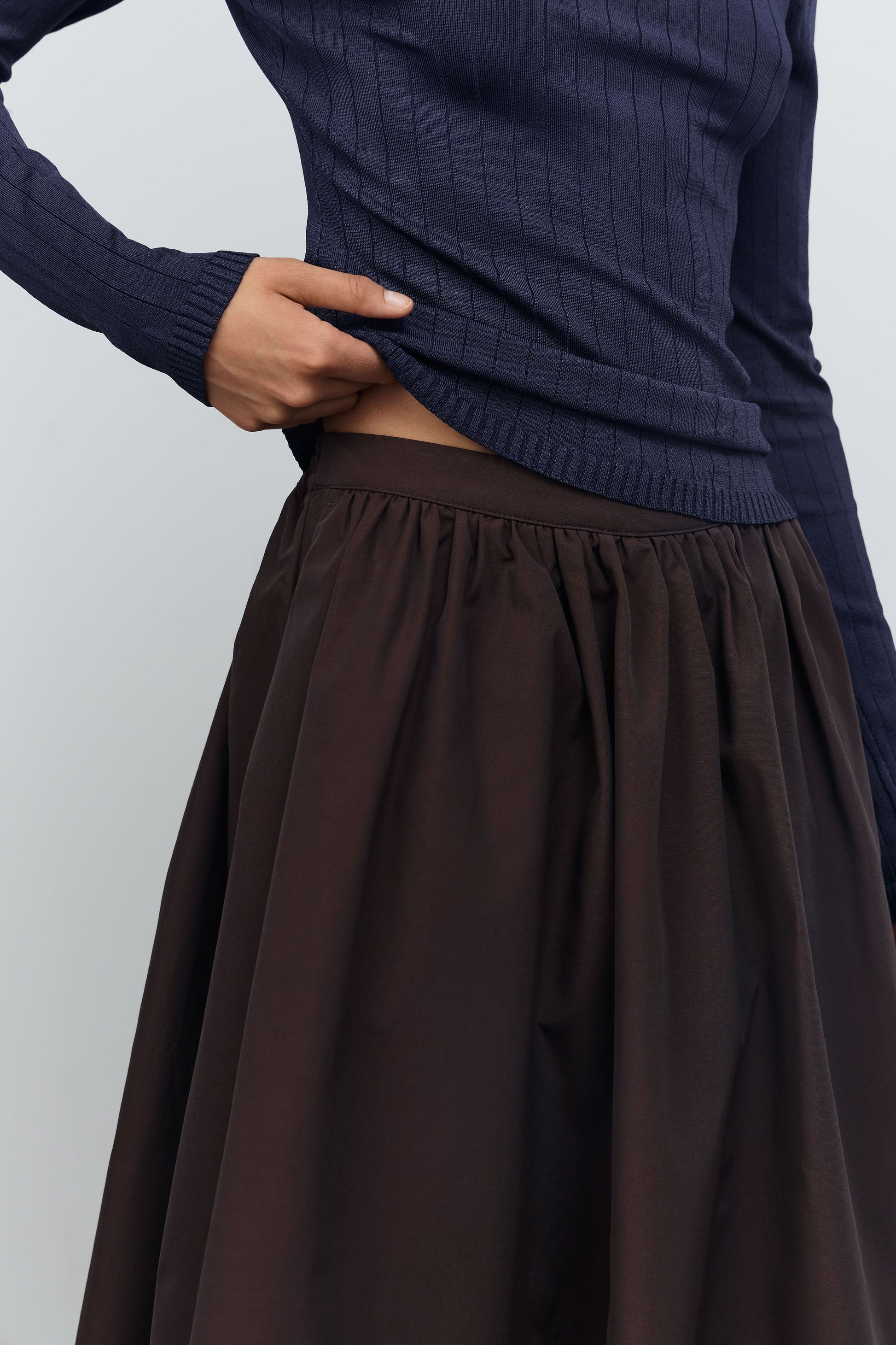 DARK BROWN